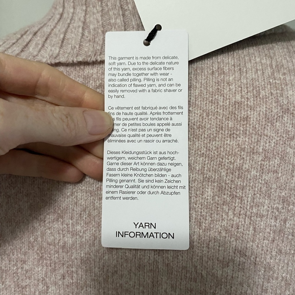 New medium yarn sweater​​​​​​​ - Picture 3 of 5